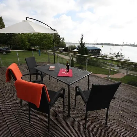 S 38 - Ferienwohnung Mit Terrasse Und Seeblick Röbel