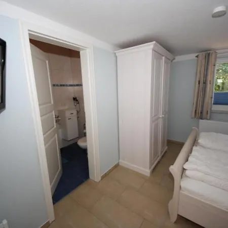 S 38 - Ferienwohnung Mit Terrasse Und Seeblick * Röbel