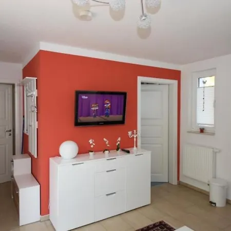 S 38 - Ferienwohnung Mit Terrasse Und Seeblick * Röbel